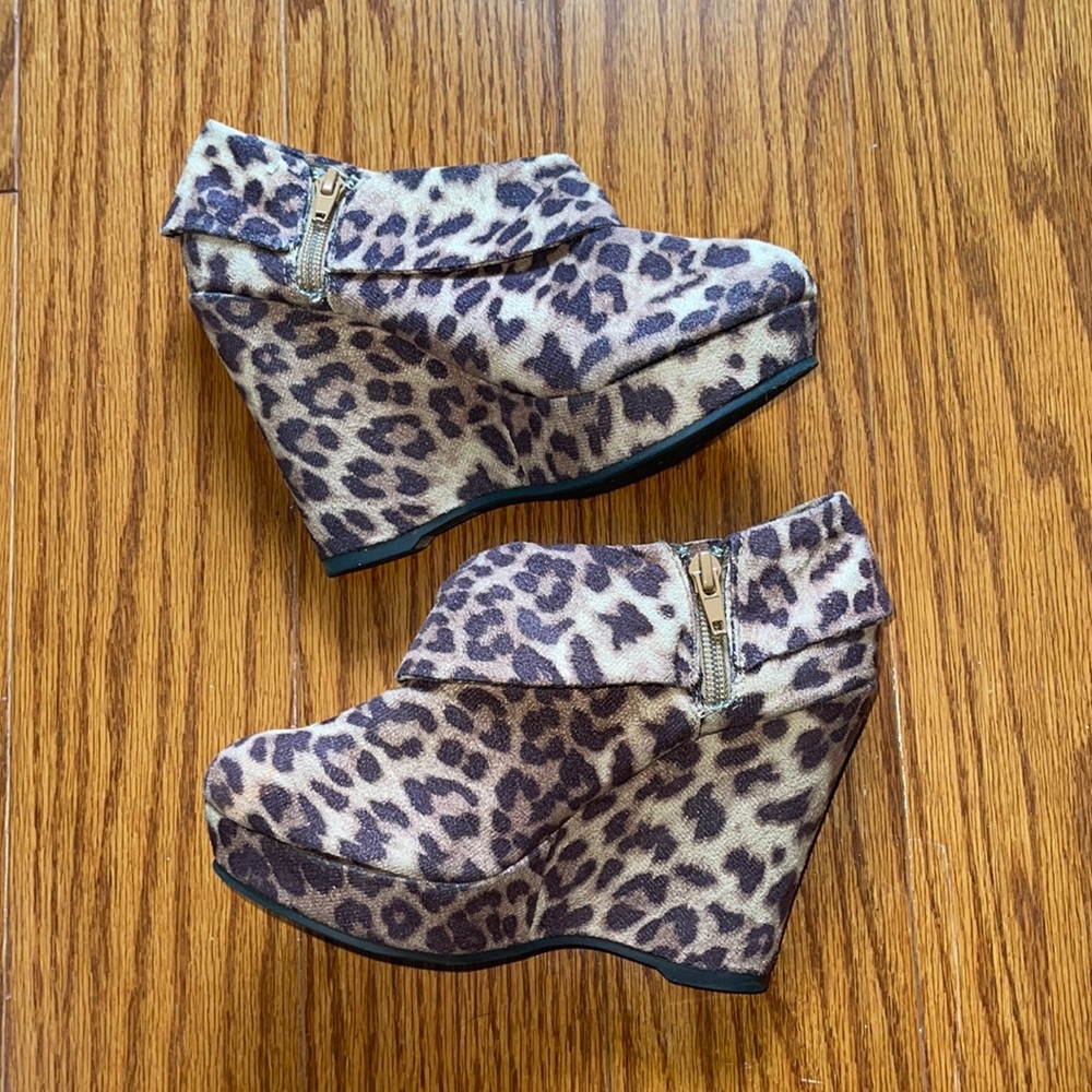 BOOTIES! Madden Girl Leopard Wedge Platform Size 6 Side Zipper 4.5 inch Heel
